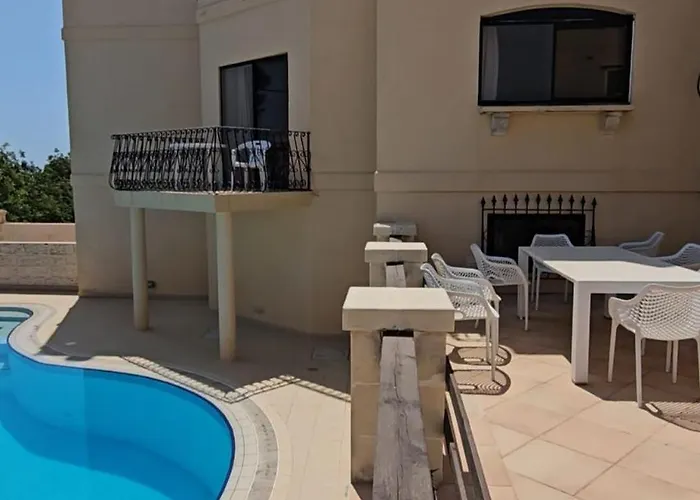 Elegant With Swimming Pool